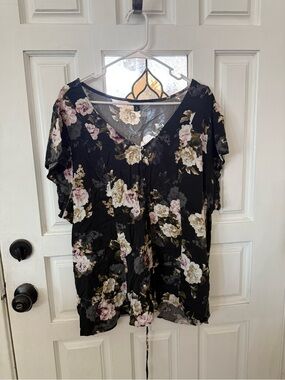 torrid 5X Black Floral V-Neck Flutter Sleeve Blouse